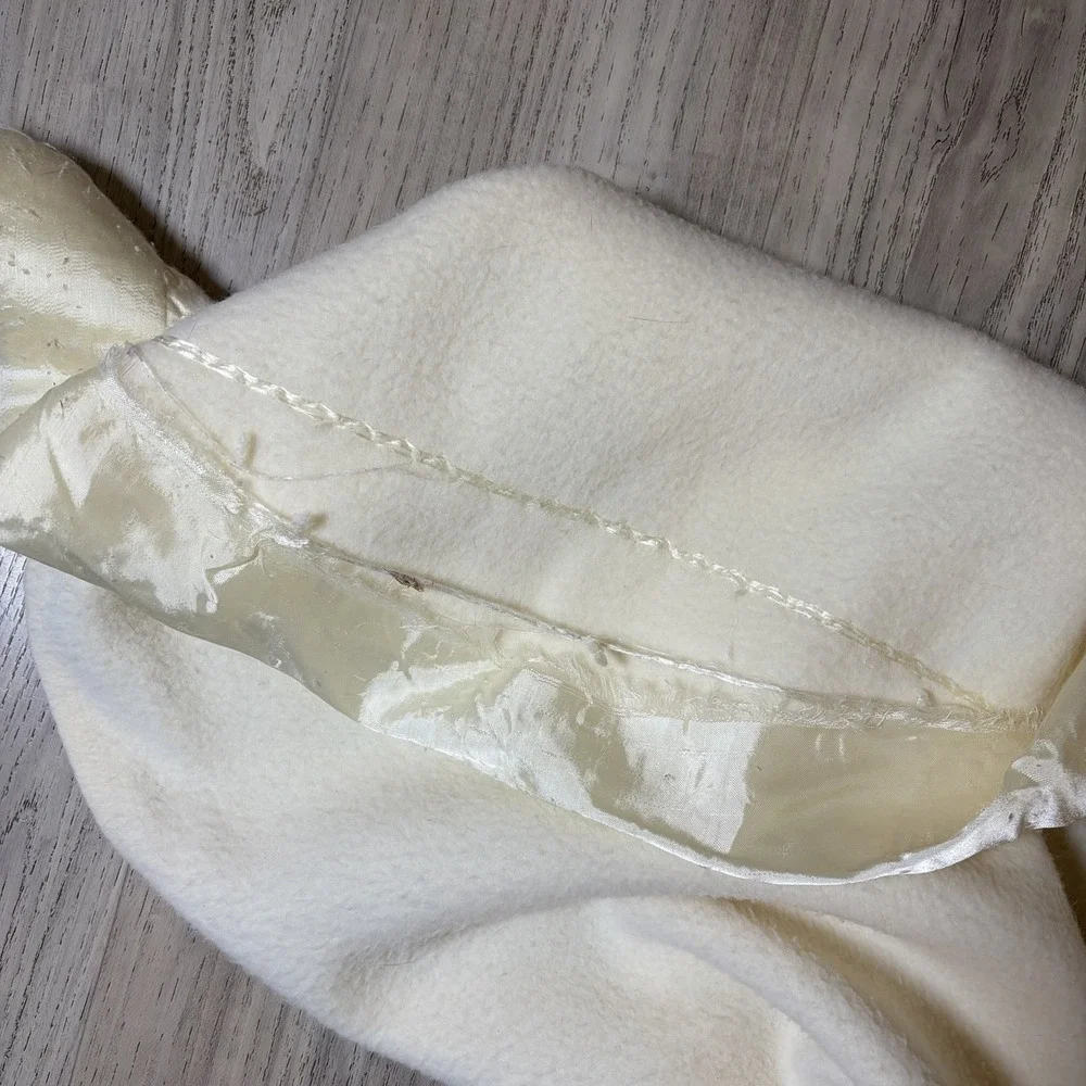 Vtg Fieldcrest 80s Acrylic‎ Blanket Full Double Touch of Class Satin Trim USA